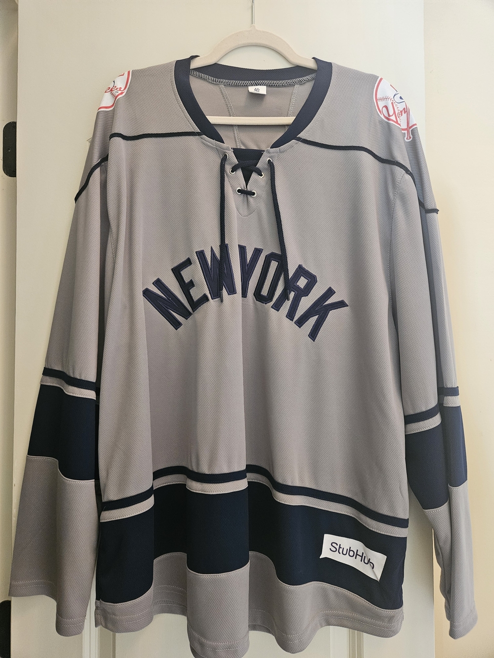 New York Yankees Gray & Navy Men’s Hockey Jersey - XL